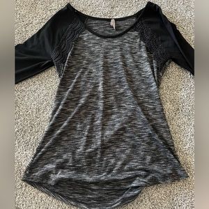 NWOT Women’s vanity top black and grey 3/4 length sleeves